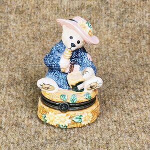 EUC Vintage Boyds Bears Hinged Trinket/Pill Box Baily Eating Honey 1999 Ceramic